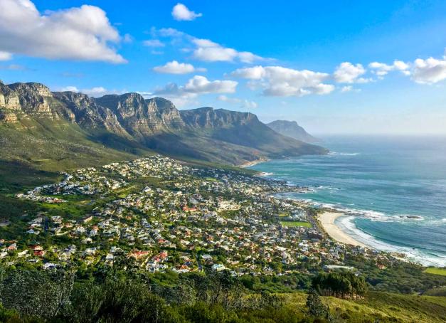 De Cape Town à Johannesburg, du Cap de Bonne-Espérance en prolongeant au parc de Chobé, cet itinéraire en Afrique du Sud (qui déborde un peu sur l’Afrique australe) explore la richesse de cet immense pays des antipodes. 