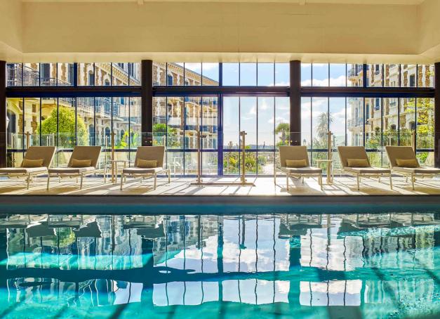 Derrière son élégante façade de granit clair, le Grand Hôtel Barrière de Dinard écrit un tout nouveau chapitre de son histoire avec l’ouverture du Spa Shiseido Ginza Tokyo.