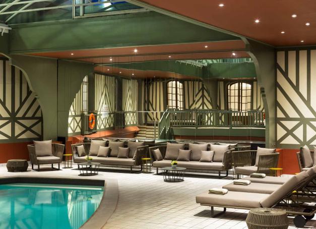 À 2 heures de Paris, Deauville est une destination week-end très prisée, d’autant qu’elle possède de beaux hôtels spas qui rendent le break inoubliable. Nos coups de cœur.