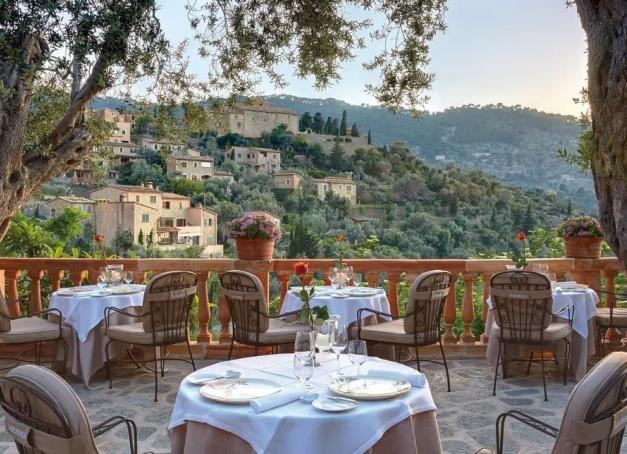 Domaine historique, finca confidentielle, forteresse face à la mer, adresse d’artistes ou château spectaculaire : cinq lieux d’exception où célébrer un mariage à Majorque : cinq hôtels singuliers pour célébrer un mariage à Majorque sur la plus grande île des Baléares.