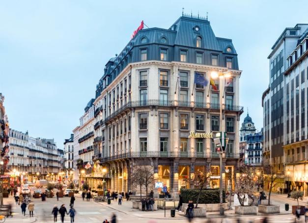 Idéalement situé à deux pas de la Grand Place de Bruxelles et du magnifique édifice de l’ancienne Bourse, le Brussels Marriott Hotel Grand Place est l’adresse tout indiquée pour un week-end dans la capitale de la Belgique.