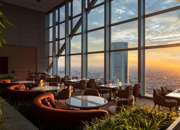 Depuis les années 2000, Patrick Jouin et Sanjit Manku ont imposé Jouin Manku comme une signature singulière du design international. Interview fleuve pour comprendre la philosophie de l’agence française derrière certains des hôtels les plus emblématiques au monde.