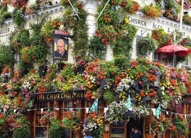 Visiter Londres en 3 jours permet de se plonger dans une ambiance bouillonnante d’endroits branchés, de manifestations culturelles, de monuments incontournables… Réputée chère, la capitale anglaise offre de nombreuses activités culturelles gratuites. Que faire à Londres en 3 jours à moindre coût, nos bonnes adresses.