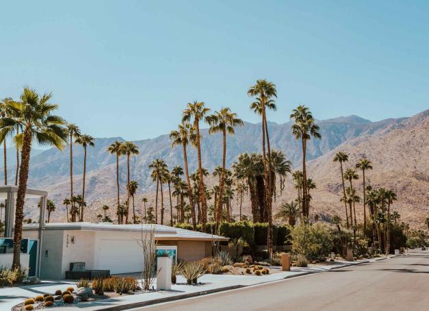 Pour notre deuxième étape en Californie, direction Palm Springs, légendaire oasis sud californienne, attirait amateurs de design, d’architecture et grands noms d’Hollywood bien avant que le mythique Music and Arts Festival propulse Coachella en haut de l’affiche.  