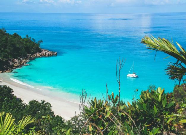 Y a-t-il meilleure façon de découvrir les Seychelles que par la mer ? Voici notre top des plus belles croisières pour explorer toute la richesse de cet archipel paradisiaque de l’océan Indien, en naviguant sur ses eaux turquoise.