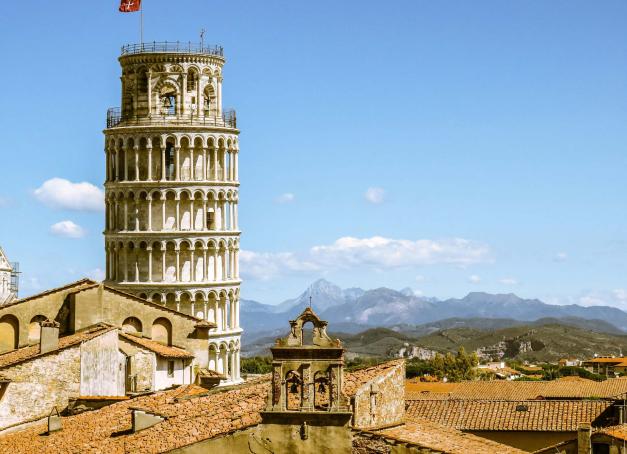Moins connue que sa voisine Florence, Pise, célèbre pour sa Tour penchée recèle bien d’autres lieux d’intérêt. À moins de deux heures de vol de Paris, grâce à la nouvelle liaison de Transavia, la cité toscane s’impose comme une destination idéale pour un week-end prolongé mêlant culture, gastronomie et douceur de vivre. L’occasion de découvrir une facette méconnue de la cité toscane. 