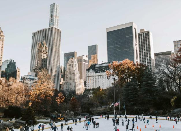 L’hiver confère à New York ce petit « je ne sais quoi » qui rend la ville plus cinématographique que jamais. Carnet d'inspiration et bonnes adresses pour en profiter pleinement. 