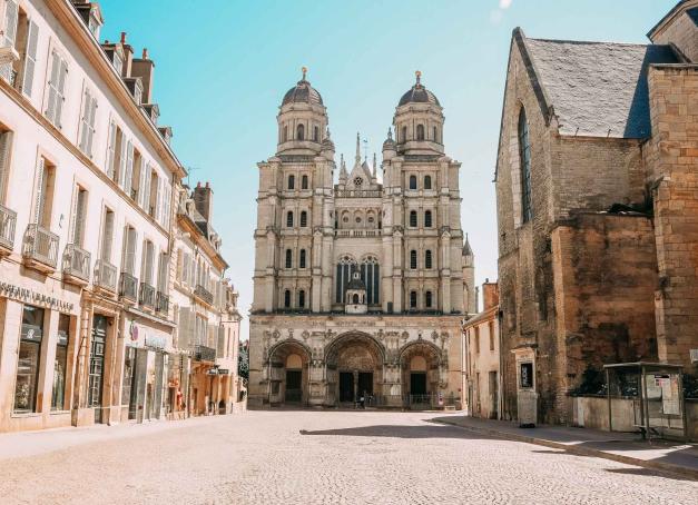 De Lille à Dijon, en passant par Bordeaux ou La Ciotat, voici nos idées de city breaks en France pour profiter de l’automne : grandes expositions, rendez-vous gourmands, patrimoine et escapades au grand air.