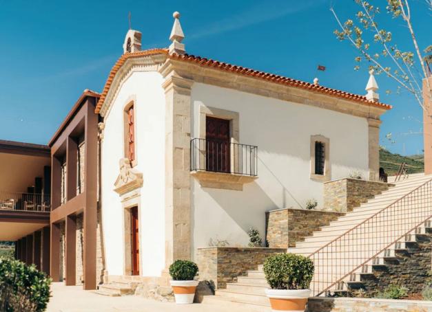 Perchée sur les hauteurs de la haute vallée du Douro, au cœur des vignobles classés au patrimoine mondial de l’Unesco, la Quinta São José do Barrilário est un nouvel hôtel cinq étoiles situé à 1h30 de l’aéroport de Porto. Notre avis.