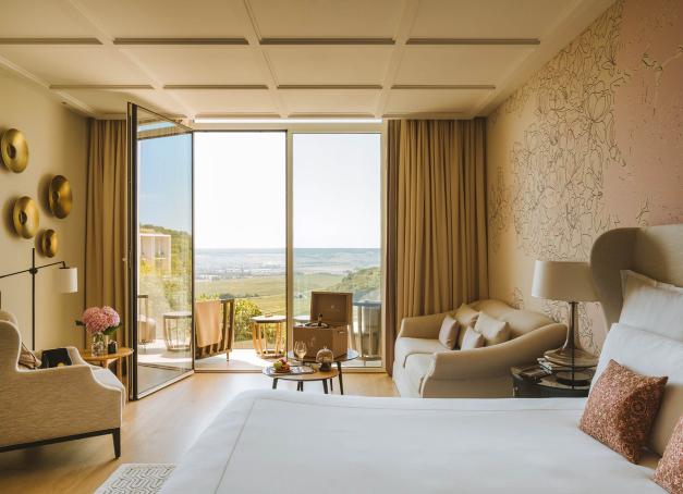 Focus cette semaine sur le Club Yonder, notre conciergerie dédiée à la réservation d’hôtels 5 étoiles, hôtels de luxe et palaces avec Cyril Defont, le directeur du Club Yonder.