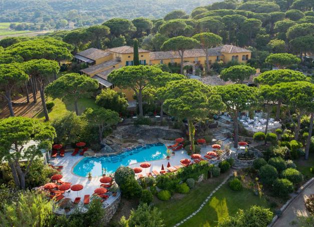 Quels sont les meilleurs hôtels 5 étoiles de Saint-Tropez ? Palaces prestigieux ou boutiques-hôtels confidentiels, repaires design ou bastides réaménagées, le village le plus célèbre de la Côte d'Azur ne manque pas de belles adresses. Tour d'horizon.