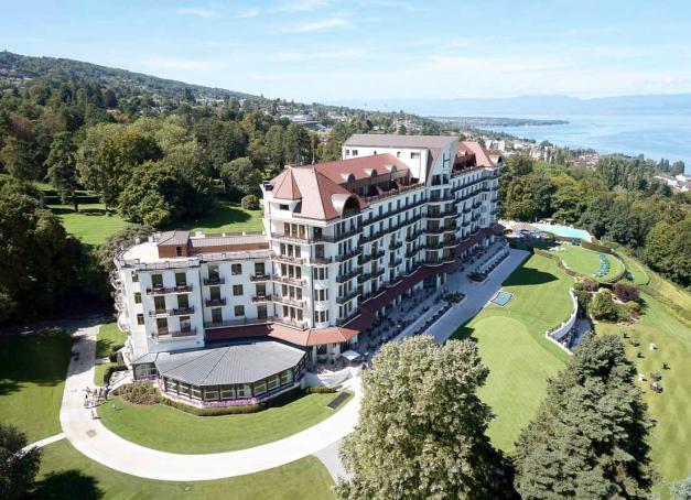 Quels sont les plus beaux hôtels de bord de lac en France et en Europe ? De la Suisse à l'Ecosse en passant par la France et l'Italie, retrouvez nos hôtels en bord de lac préférés.