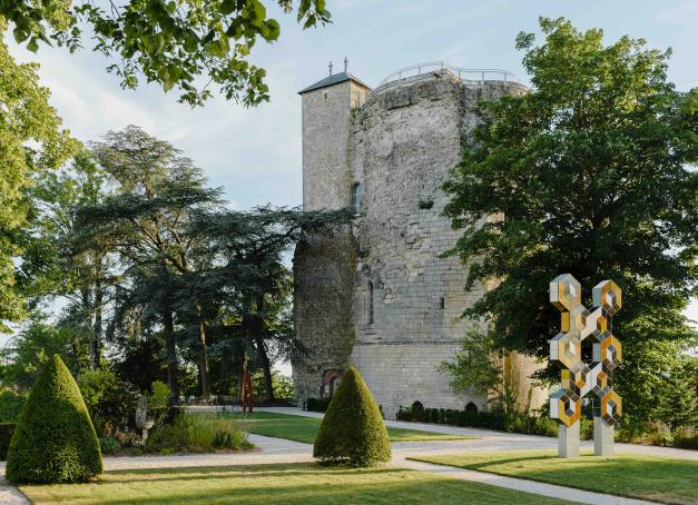 Une nouvelle suite d'exception au cachet historique et un bassin de nage signent le nouveau chapitre des Hauts de Sancerre, un hôtel qu'on adore chez Yonder !