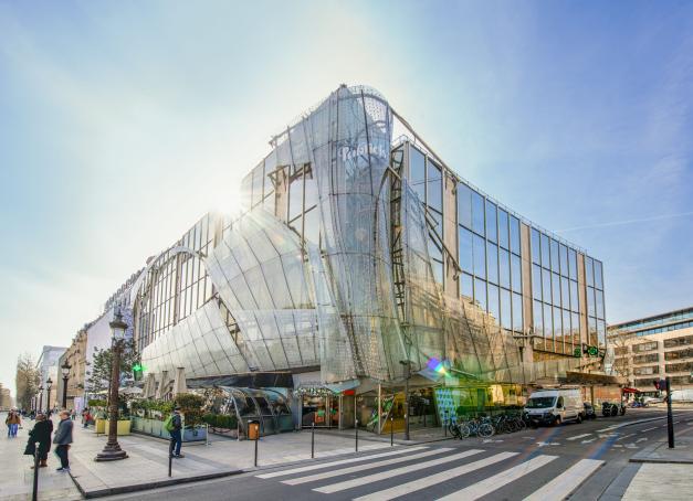Sous le haut patronage du chef Eric Frechon et en marge de la Semaine du goût, les Champs-Élysées vont à nouveau nous mettre des étoiles plein les yeux. Un rendez-vous gourmand à ne pas manquer.
