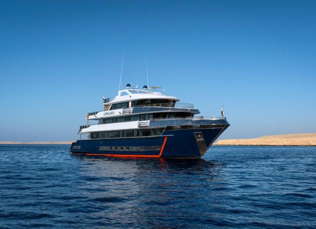 Longara, le nouveau yacht de DUNE en mer Rouge, associe plongée d’exception et haute cuisine signée Michel Portos, avec trois croisières prestige programmées entre fin 2026 et 2027.