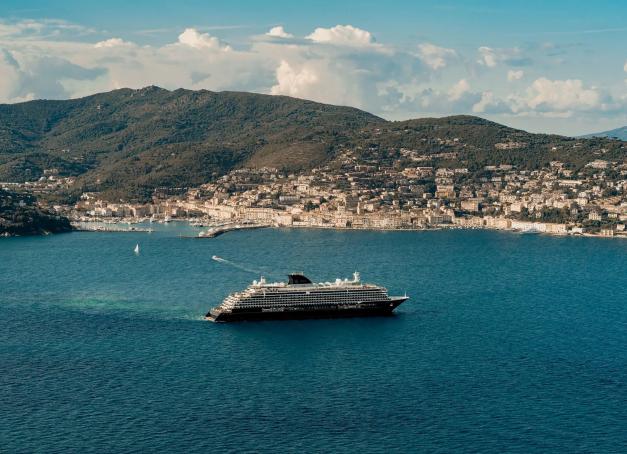 Explora Journeys confie à Patricia Urquiola la création d’une nouvelle Owner’s Residence à bord d’EXPLORA III. Attendue dès l’été 2026, cette résidence d’exception incarne une approche sensible et contemporaine du luxe, sur l’océan.