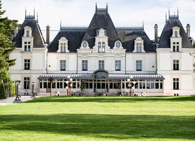 Le cinq étoiles de Carquefou dévoile deux séjours autour du Muscadet, entre ateliers d’œnologie, dégustations chez des vignerons et cave de 1 200 références, dès 470 € pour deux personnes.