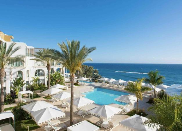 Le groupe hôtelier Iberostar Hotels & Resorts propose un hôtel à Tenerife dans l'archipel des Canaries en mode « adultes uniquement ». La promesse d’un séjour récupérateur ! 