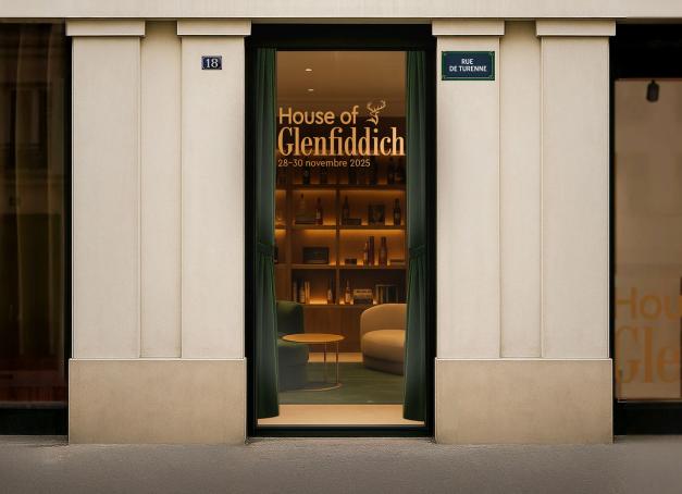 La Maison Glenfiddich s’installe à Paris le temps d’un week-end dédié à la découverte de son savoir-faire et de ses racines. Avec House of Glenfiddich, la distillerie écossaise invite à plonger dans son univers à travers des ateliers pédagogiques ouverts à tous autour de la dégustation, des accords et de la création.