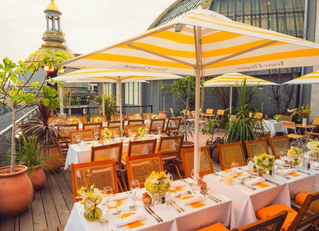 Depuis toujours, la maison Veuve Clicquot rend hommage au rôle des femmes audacieuses de la Champagne, comme à toutes celles qui s’affranchissent des règles et bousculent les codes pour mener leur vie professionnelle comme elles l'entendent. 

