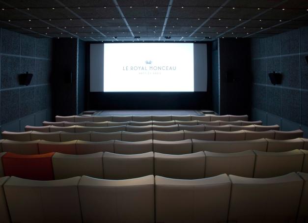 Le Royal Monceau – Raffles Paris ouvre au public son Cinéma Katara un dimanche par mois avec le Royal Film Club, dès 25 €, et dévoile une programmation de rentrée.