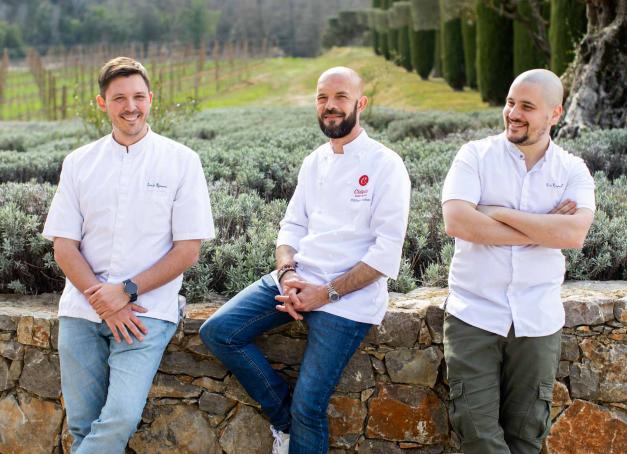 Philippe Colinet, chef du restaurant étoilé Colette à l'hôtel de Sezz, reçoit Louis Rameau et le chef pâtissier  Éric Raynal du Jardin de Berne le 6 mai pour un dîner à 6 mai. 