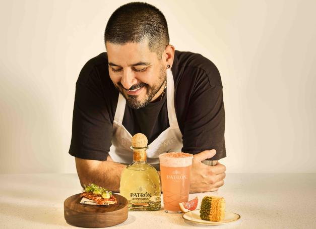 Chers Tropéziens, chers aoûtiens, touristes et gastronomes : le rendez-vous est pris. Le 6 août 2026, le restaurant Nikki Beach sera le théâtre d’un déjeuner mémorable. Organisé par PATRÓN Tequila avec le chef étoilé Paco Mendez, ce repas estival sera un vol direct pour le Mexique, célébrant tant ses eaux-de-vie que ses spécialités culinaires.