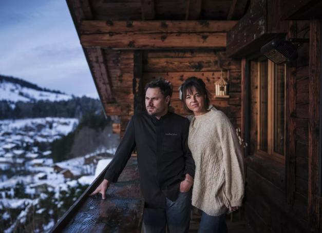 À Megève, un nouveau comptoir gastronomique, VÒS, ouvre ses portes autour des produits d'exception, tandis qu'ANATA, le restaurant japonais du chef Julien Gatillon, déménage au 50 rue Saint-François, dans un espace dédié aux sushis et à l'omakase.