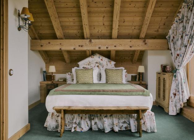 Pour son deuxième hiver, le chalet Relais & Châteaux de la rue piétonne de Megève s’associe à la marque française PERS et propose des soins conçus pour les peaux exposées au froid. 