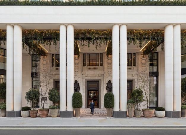 Ouvert le 1er mars dans l'ancien grand magasin Whiteleys, le premier Six Senses britannique décroche déjà sa Clef Michelin. Une entrée express au palmarès pour une adresse qui a fait du bien-être son leitmotiv. 