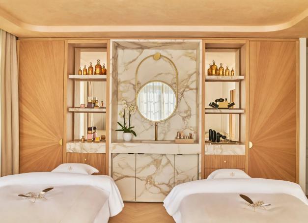Le Normandy Deauville enrichit son offre bien-être avec l’arrivée d’un Spa Guerlain doublé d'une boutique exclusive. Une première sur la côte normande, qui vient sublimer l’expérience de cet hôtel iconique.