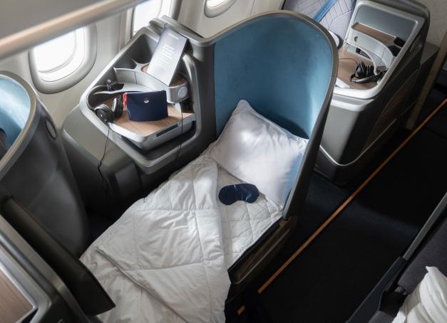 Sur cette liaison très concurrentielle, où Air France et Air Mauritius proposent également une classe Affaires, comment Corsair se distingue-t-elle ? Horaires, confort de la cabine, restauration et services à l’aéroport : nous avons testé sa Business Class sur un vol de près de douze heures, du départ d’Orly jusqu’à l’arrivée à l’île Maurice. 