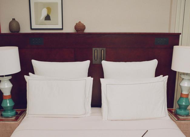 Après avoir conquis Paris, Ibiza, Londres et Val d'Isère en début d'année, le groupe Experimental poursuit son expansion avec l'ouverture de l'Experimental Marais, un hôtel cinq étoiles au cœur du Haut Marais. Un lieu où luxe et hospitalité se rencontrent dans un décor audacieux signé Tristan Auer.