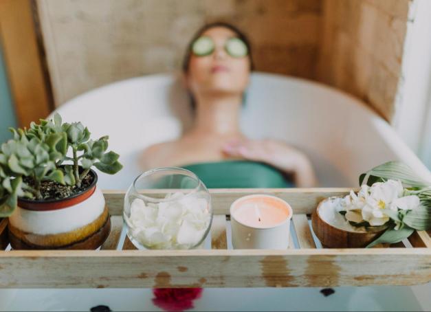 Se faire chouchouter dans un spa d’exception pendant un voyage est une expérience à faire au moins une fois dans sa vie. C’est une autre manière d’envisager le voyage en mettant le bien-être au cœur du séjour. En 2026, certaines destinations se distinguent particulièrement par la qualité de leurs spas. Voici notre sélection pour profiter d’un séjour relaxant rien qu’à vous.