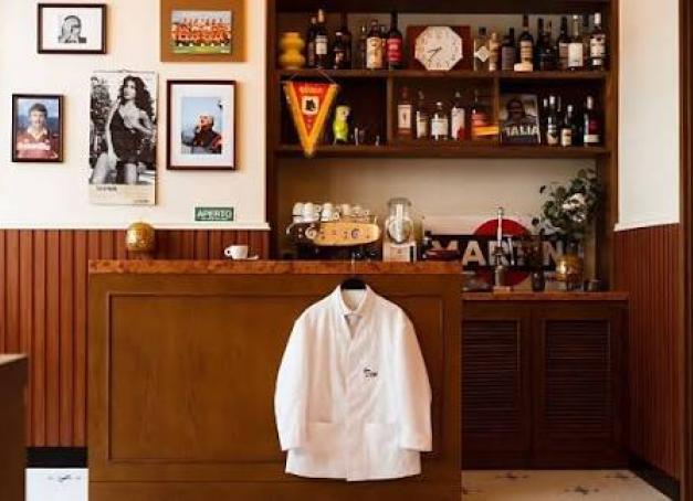 Couronné le 7 octobre à Milan, Bar Leone signe un doublé historique au sommet du classement mondial. Avec quatre établissements dans le Top 50 et huit dans le Top 100, Hong Kong s’impose comme l’une des capitales mondiales du cocktail, à égalité avec Paris et New York.