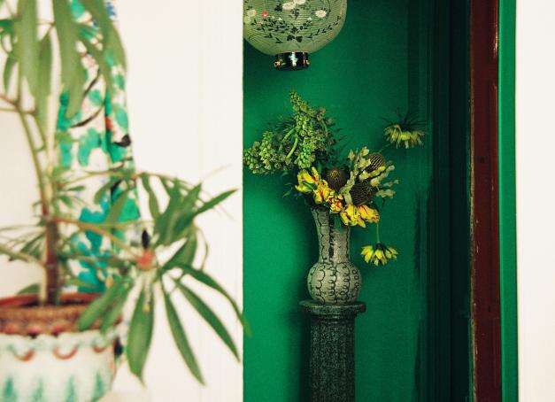 Le premier week-end d’avril, à l’heure où les beaux jours reviennent doucement et où les enfants partent à la chasse aux œufs, les hôtels Barrière Le Normandy Deauville et L’Hermitage La Baule se pareront d’une profusion de fleurs printanières signée Debeaulieu.