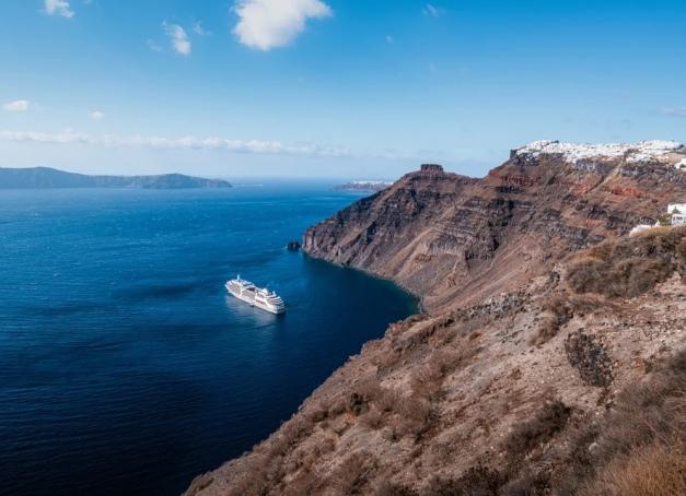 De Lisbonne à Athènes en passant par 12 pays, Silversea imagine à l’automne 2026 une croisière de 50 jours à travers la Méditerranée. Au programme : 40 escales, des nuits à quai et quelques expériences habituellement inaccessibles au public.